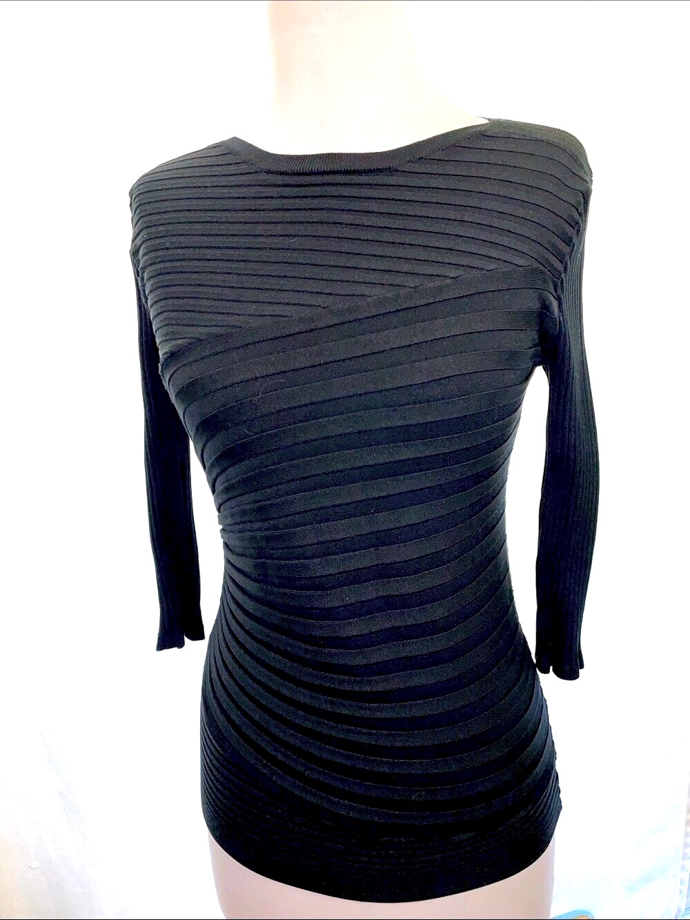 Women’s Black CACHE Sz L EUC Figure-hugging ribbed knit top with a boat neck